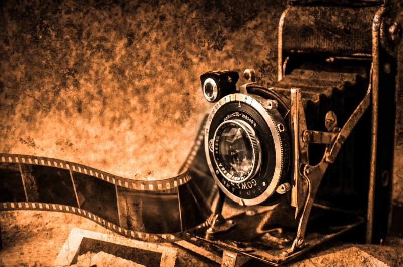 photographe-COTIGNAC-min_light-wood-night-camera-photography-vintage-1245236-pxhere.com